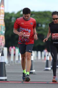 BIB: 0336, 013
                            <button type="button" onclick="openModal(5247195)" class="btn btn-primary btn-sm float-right btn-popup" data-toggle="modal" data-target=".modal-high-quality">
                        <i class="fas fa-shopping-cart"></i> Add to Cart
                    </button>
                                            <button type="button" onclick="isThisMe(5247195, true)" class="btn btn-success btn-sm float-right btn-popup btn-isme hidden" data-toggle="tooltip" data-placement="bottom" title="นี่คือรูปของคุณใช่ไหม คลิกที่นี่เพื่อเอาเข้าอัลบั้ม">
                        <i class="fas fa-plus"></i> Add to album
                    </button>
                    <button type="button" onclick="isThisMe(5247195, false)" class="btn btn-warning btn-sm float-right btn-popup btn-isnotme hidden">
                        <i class="fas fa-ban"></i> Remove from album
                    </button>